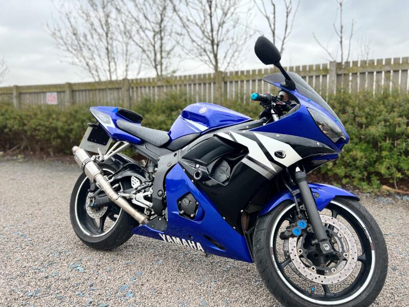 YAMAHA R6