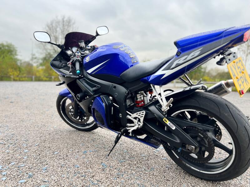 YAMAHA R6